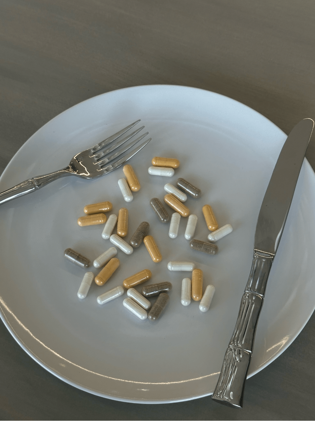 Natural supplements for glowing and youthful skin – vitamins, probiotics, and antioxidants